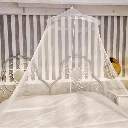 Little Romantic Pitelli