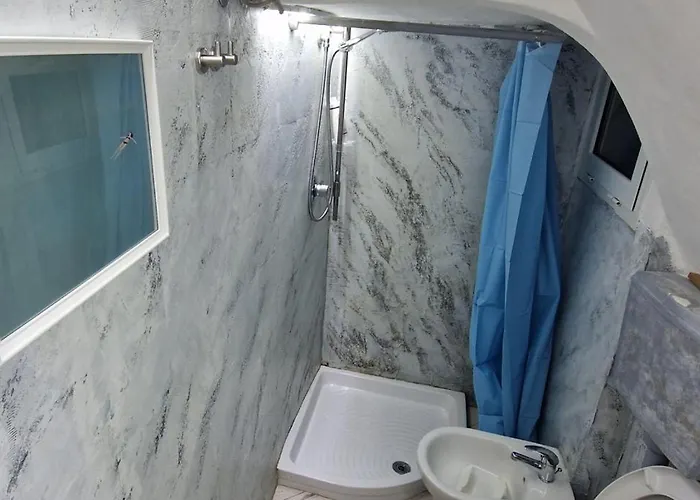 Little Romantic Pitelli